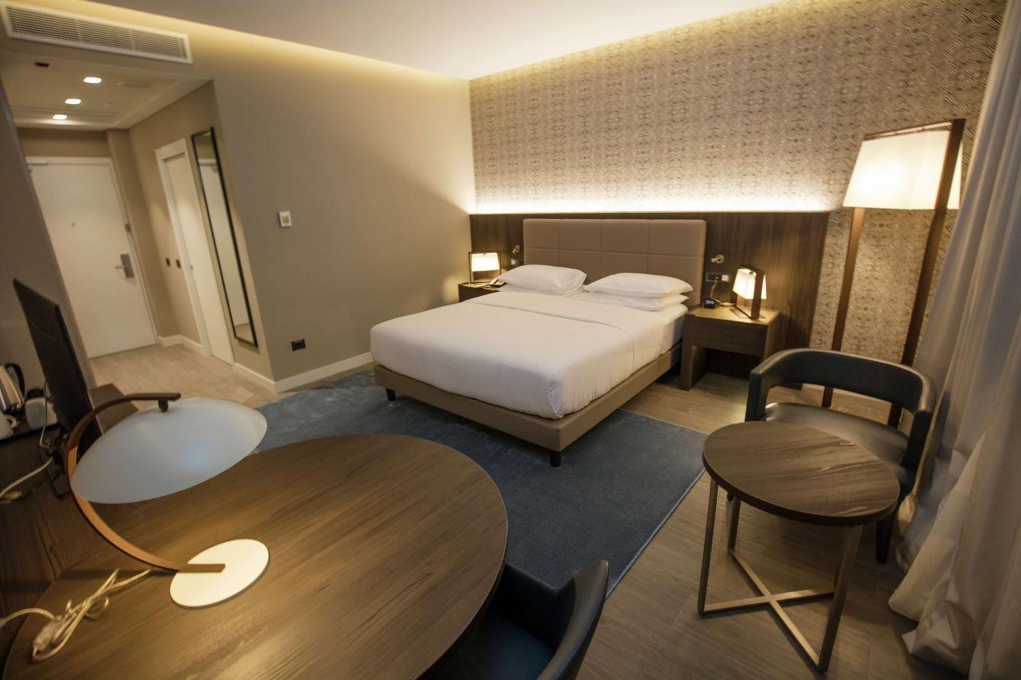 Doubletree By Hilton Pointe-Noire City Centre Pointe Noire Exteriör bild