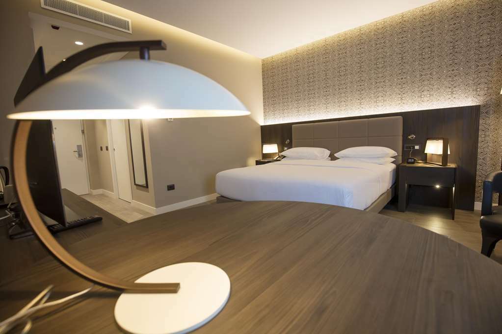 Doubletree By Hilton Pointe-Noire City Centre Pointe Noire Rum bild
